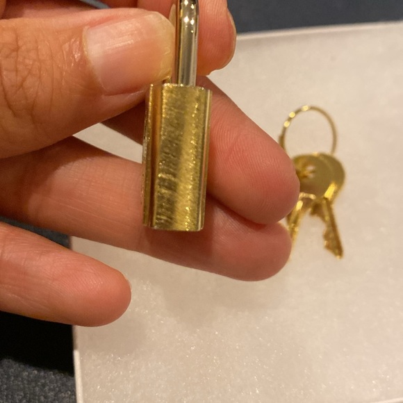 FENDI lock and two key keys 🔐 great condition - Picture 5 of 11